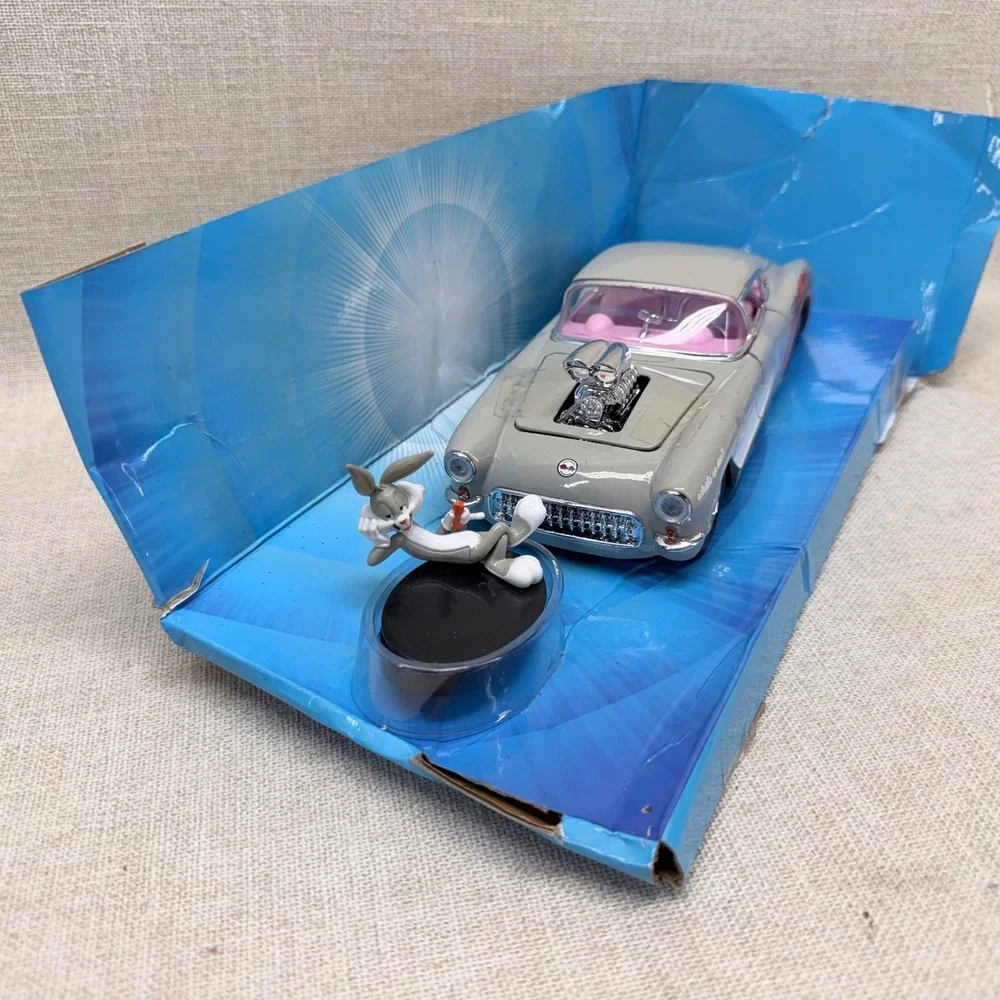 Jada Toys Looney Tunes Bugs‎ Bunny 1957 Chevy Corvette 1:24 Diecast Grey Pink